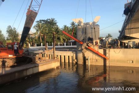 Installing the trap door hydraulic system